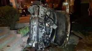 В центре Алматы Lexus протаранил здание на уровне второго этажа