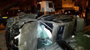 В центре Алматы Lexus протаранил здание на уровне второго этажа