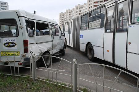 В Петербурге восемь человек пострадали при столкновении Audi с маршруткой