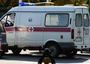 В Сочи автомобиль сбил трех детей на тротуаре