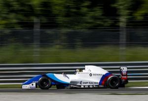 Роберт Шварцман выиграл первую гонку сезона Еврокубка Формулы Renault