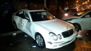 Машина скорой помощи опрокинулась в ходе ДТП в Алматы