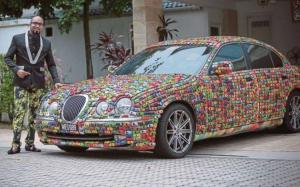 Малайзиец обклеил Jaguar S-Type игрушечными машинками 