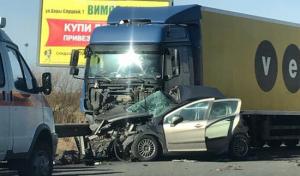 В Петербурге в ДТП с грузовиком погибли три женщины
