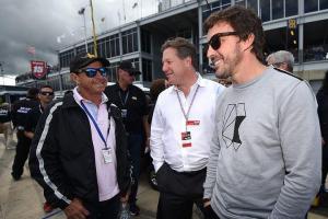 Фернандо Алонсо: Подготовка к «Инди 500» отвлекает от проблем McLaren