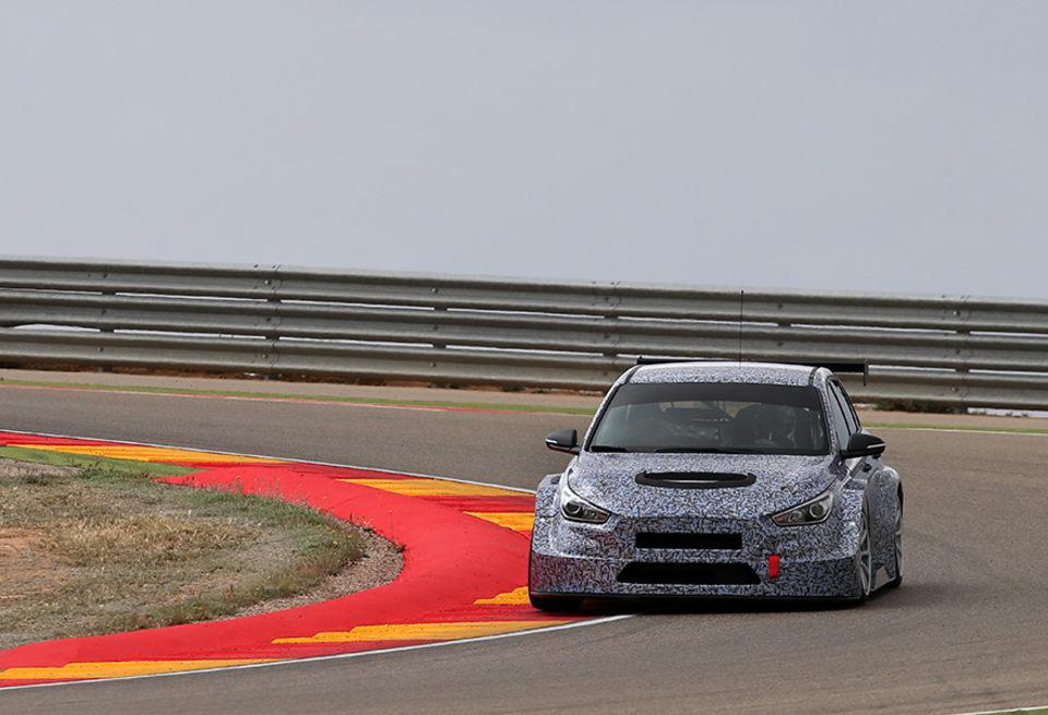 Hyundai провела первые тесты новой машины i30 TCR