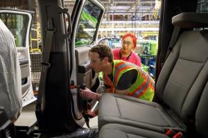 Марк Цукерберг принял участие в сборке пикапов Ford: "Как будто 10 часов в день находишься на беговой дорожке"