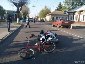 В Гомеле мотоциклист сбил на пешеходном переходе 11-летнюю девочку: ребенок в реанимации
