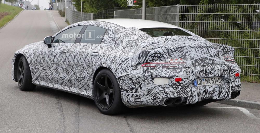 Четырехдверный Mercedes-AMG GT вновь замечен на дорожных тестах 