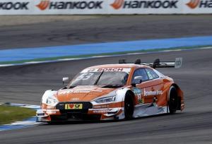 Джейми Грин выиграл воскресную гонку DTM, несмотря на штраф