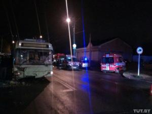 В Минске водитель BMW на переходе сбил женщину с ребенком. Мать погибла, дочь жива
