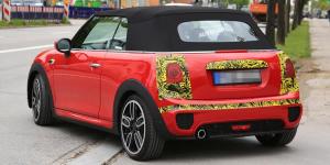 Обновленный кабриолет Mini впервые заметили на тестах