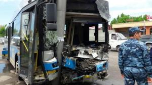 Жуткое ДТП с автобусом и "Гелендвагеном" в Алматы: пострадали 15 человек