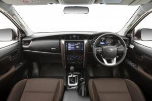 В России будут официально продавать Toyota Fortuner