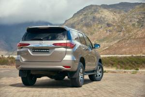 В России будут официально продавать Toyota Fortuner