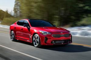 Названы официальные цены модели Kia Stinger