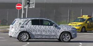 Новое поколение Mercedes-Benz GLE впервые заметили на тестах