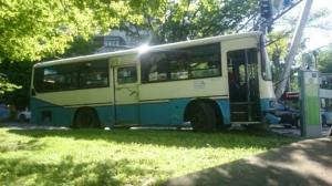 Автобус врезался в столб в Алматы