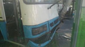 Автобус врезался в столб в Алматы