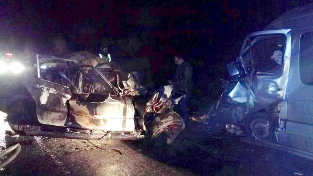 В Свердловской области в ДТП с микроавтобусом погибли четыре человека