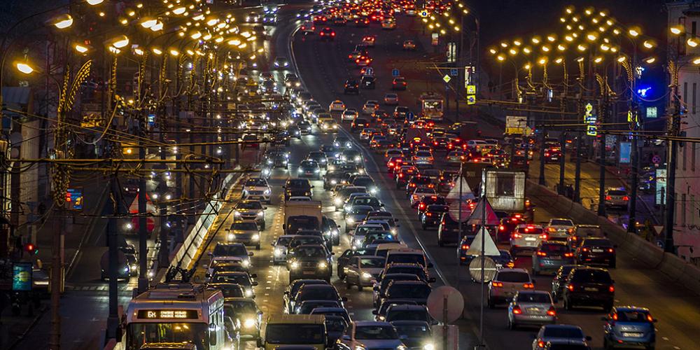 Власти Москвы посоветовали водителям пересесть на общественный транспорт