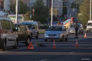 В Минске насмерть сбили мужчину, который вышел из автобуса и стал переходить перед ним дорогу
