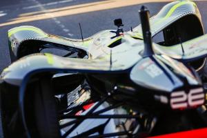 Беспилотник Roborace проехал демонстрационный круг на трассе в Париже