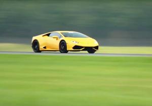 Lamborghini Huracan разгоняется до 400 км/ч за 800 метров