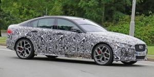 Jaguar вывел на тесты конкурента BMW M3