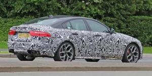 Jaguar вывел на тесты конкурента BMW M3