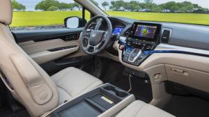 Названы официальные цены минивэна Honda Odyssey нового поколения