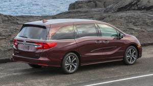 Названы официальные цены минивэна Honda Odyssey нового поколения