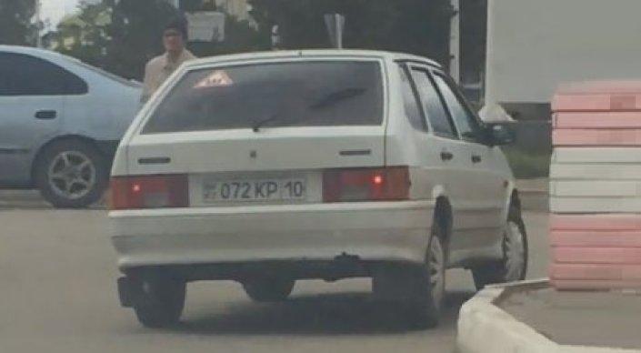Грубое нарушение ПДД полицейской машиной снял на видео костанаец