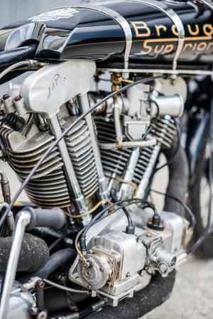 Мотоцикл-рекордсмен Brough Superior Baby Pendine продадут с аукциона