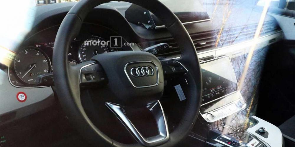 Опубликованы первые фотографии салона серийного Audi Q8
