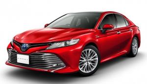 Опубликованы первые "живые" фото новой Toyota Camry