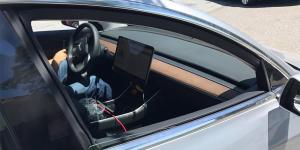 Опубликована первая фотография салона Tesla Model 3