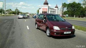 В Минске женщина на Nissan при развороте не пропустила Samand: пострадали четыре человека
