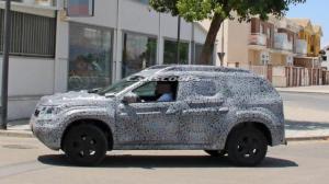 Серийный Renault Duster нового поколения впервые замечен на тестах