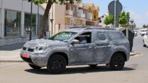 Серийный Renault Duster нового поколения впервые замечен на тестах