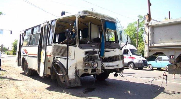 24 человека пострадали в крупном ДТП в Таразе