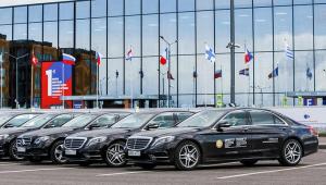 Mercedes предоставил для ПМЭФ 350 автомобилей