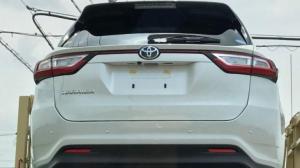 Обновлённый кроссовер Toyota Harrier дебютировал на первых шпионских фото
