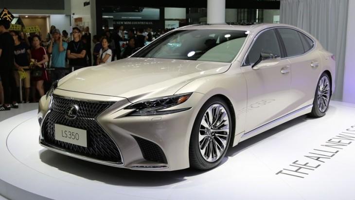 Флагманский седан Lexus получил новую базовую версию LS 350