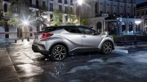 Свыше 80% клиентов выбирают гибридную версию кроссовера Toyota C-HR
