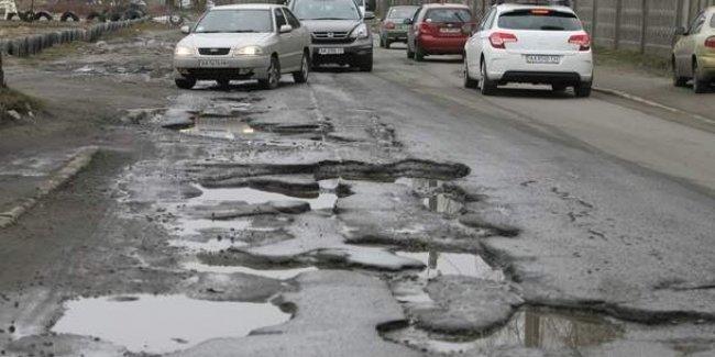 Украина попала в десятку стран с худшими дорогами в мире