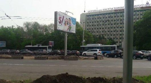 Улицу Байтурсынова в Алматы сделают для пешеходов - со скверами и велодорожками