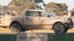 Увеличенный клиренс и самый мощный мотор: Ford вывел на тесты экстремальный пикап Ranger Raptor