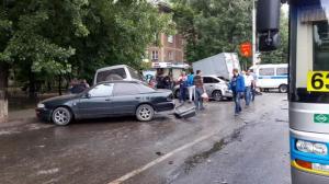 У автобуса в Алматы отказали тормоза: 5 авто пострадали
