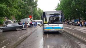 У автобуса в Алматы отказали тормоза: 5 авто пострадали
